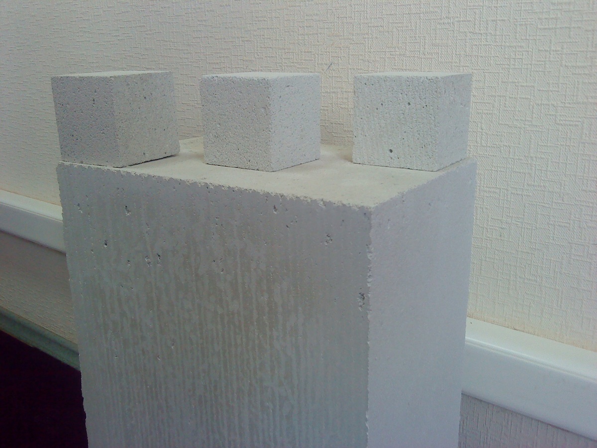 Блоки различного размера из автоклавного ячеистого бетона. Авторство: Sealle. Собственная работа, CC BY-SA 3.0, https://commons.wikimedia.org/w/index.php?curid=27477688