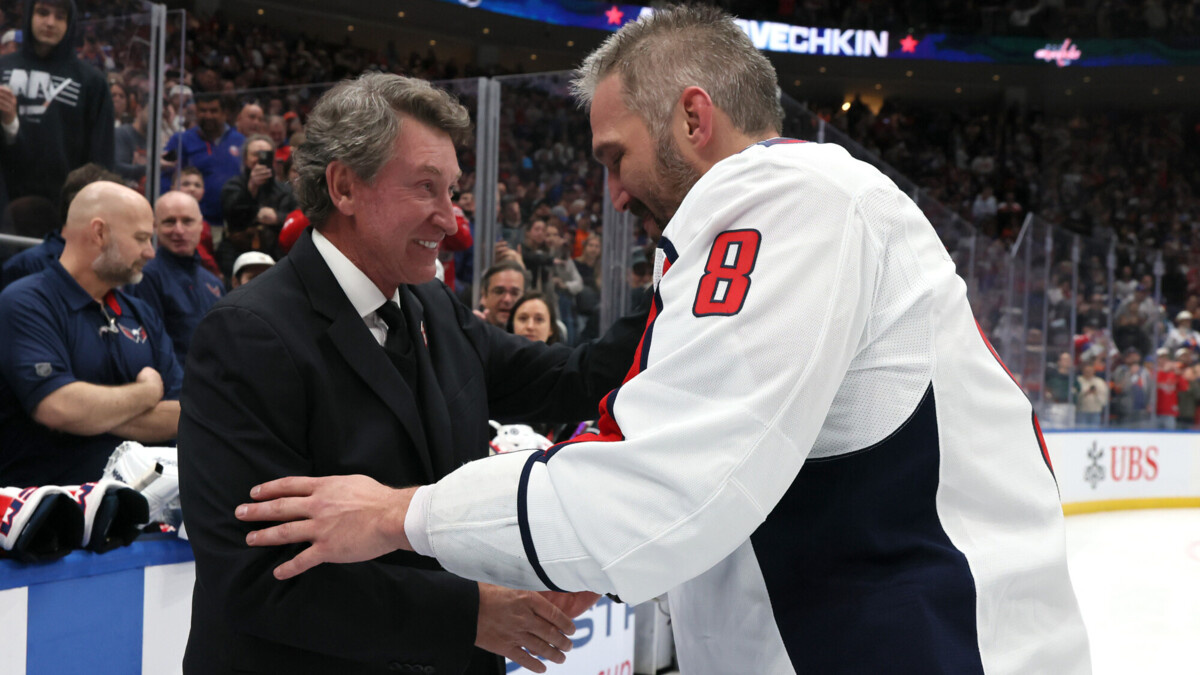 Лучший и второй снайпер в истории НХЛ (оба, кстати, русские).