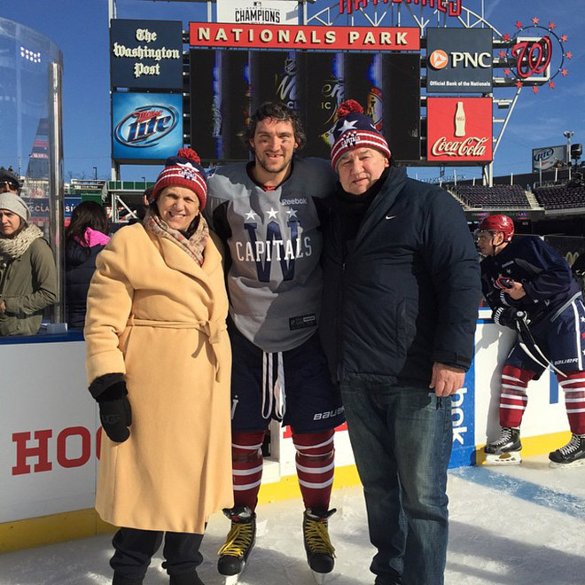 Овечкин с родителями.