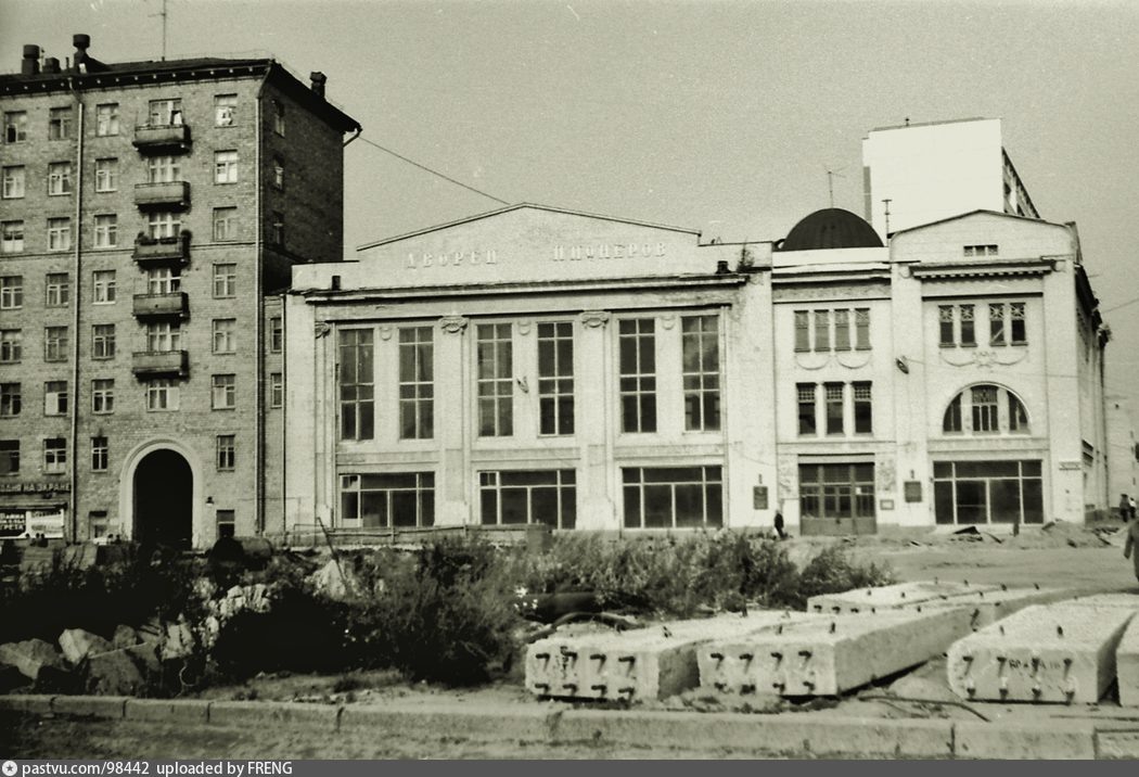 Спартаковская площадь. Дворец пионеров Бауманского района, 1984 г. Автор Артамонов Г. В.