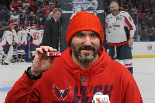 Обложка © Коллаж © Life.ru, © GettyImages / Sarah Stier, Bruce Bennett