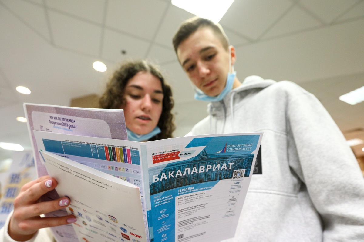    Как подать заявление на поступление в десятый класс