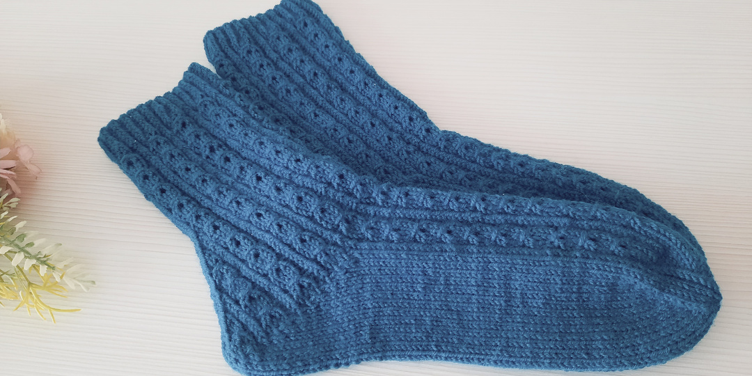 Носочки с ажурным узором.