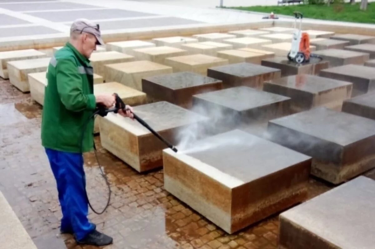    Астрахань активно зачищают от грязи и мусора