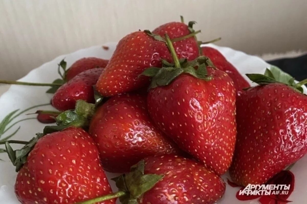    Фермер заявил, что кубанская клубника еще не появилась на прилавках