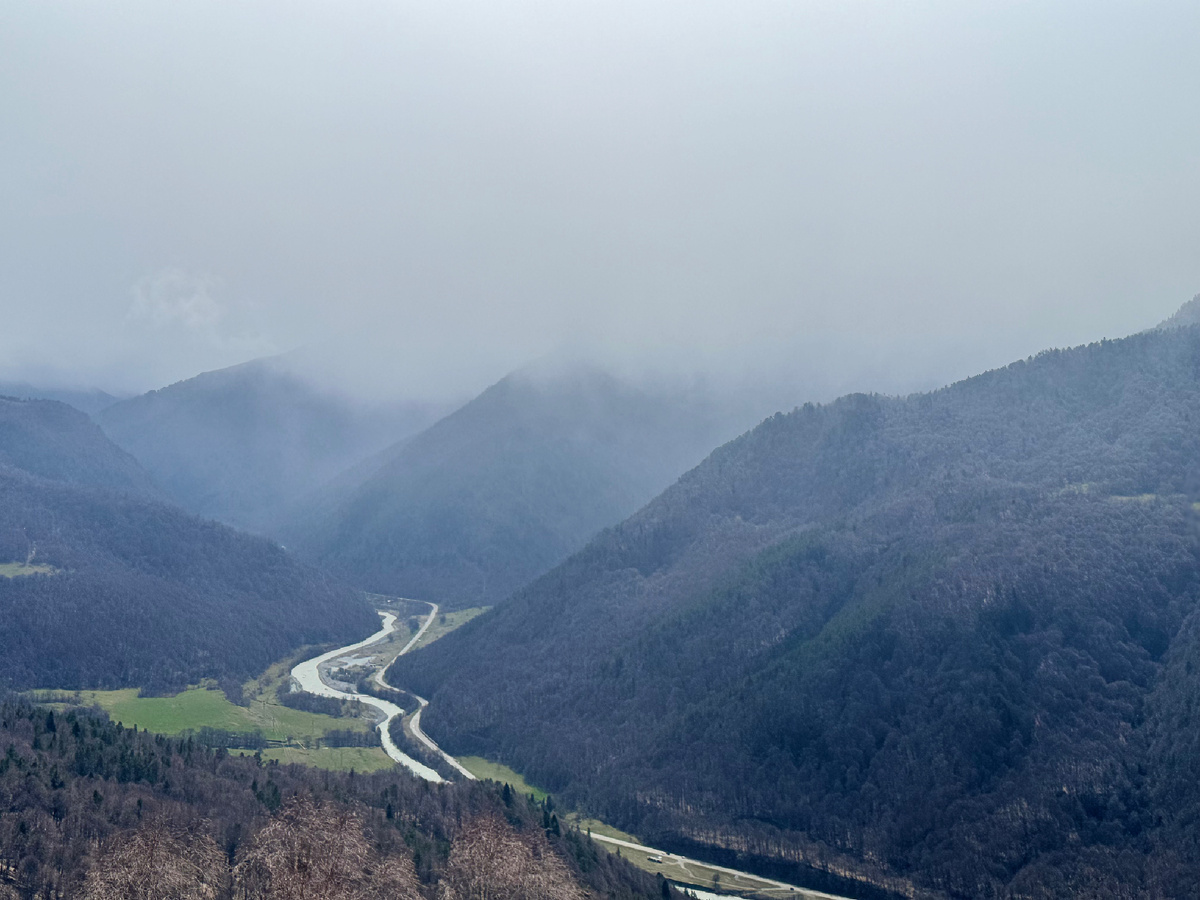 Смена погоды  была кардинарная от яркого солнца до тумана 