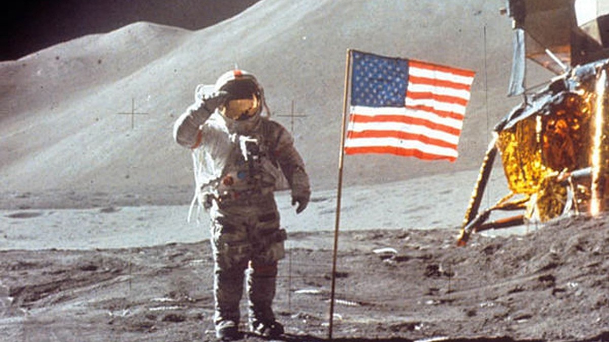 Космос, заговор, высадка на луну