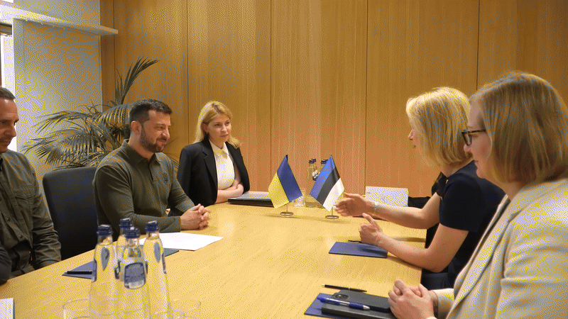 Теряя позиции на Украине, в ЕС пытаются наверстать упущенное в Армении и Средней Азии. Gif TG-канал Zelensky official