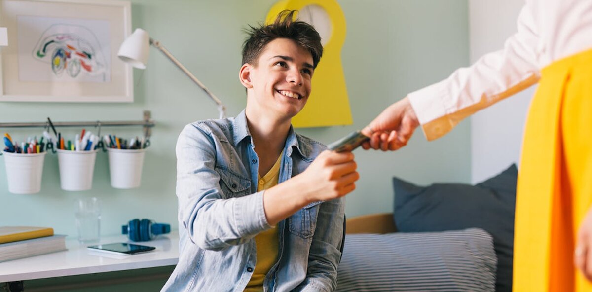    Когда подросток хочет в мир криптовалют