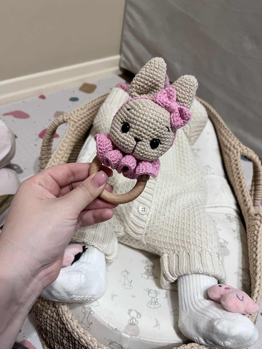 Когда в вашей жизни появляется малыш, каждая деталь становится важной, особенно первая игрушка. Она должна быть не просто забавной, но и развивающей, а также безопасной. Именно такой игрушкой я считаю вязаную погремушку )                 Пусть первая игрушка станет символом любимых моментов и бесконечного счастья в семейной жизни.