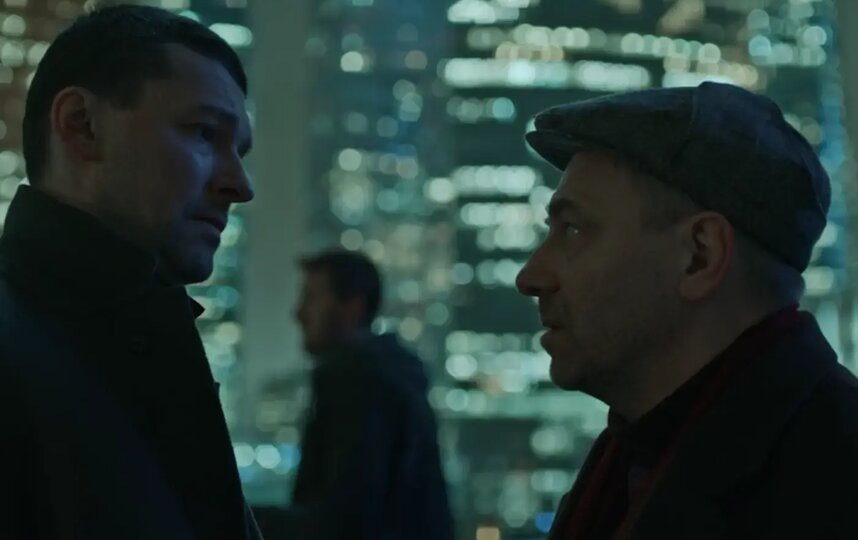    Частный детектив Белозёров (Даниил Страхов), отец Григорий (Кирилл Кяро) и адвокат Платон Орехов (Ростислав Бершауэр) встречаются по срочным поводам на крышеOkko