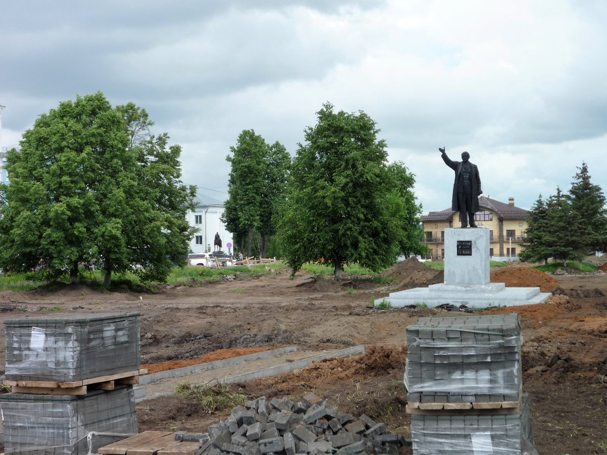 Ильич во время истрических раскопок, о которых я тоже писала. Фото автора