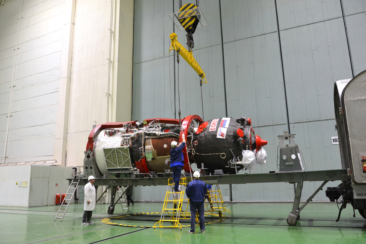 ПК "Союз МС" готовиться к транспортировке. Фото с "Яндекс.Картинки".