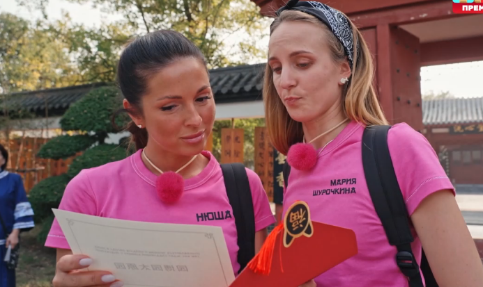 Нюша и Мария Шурочкина в шоу "Сокровища императора". Фото: кадр ТНТ