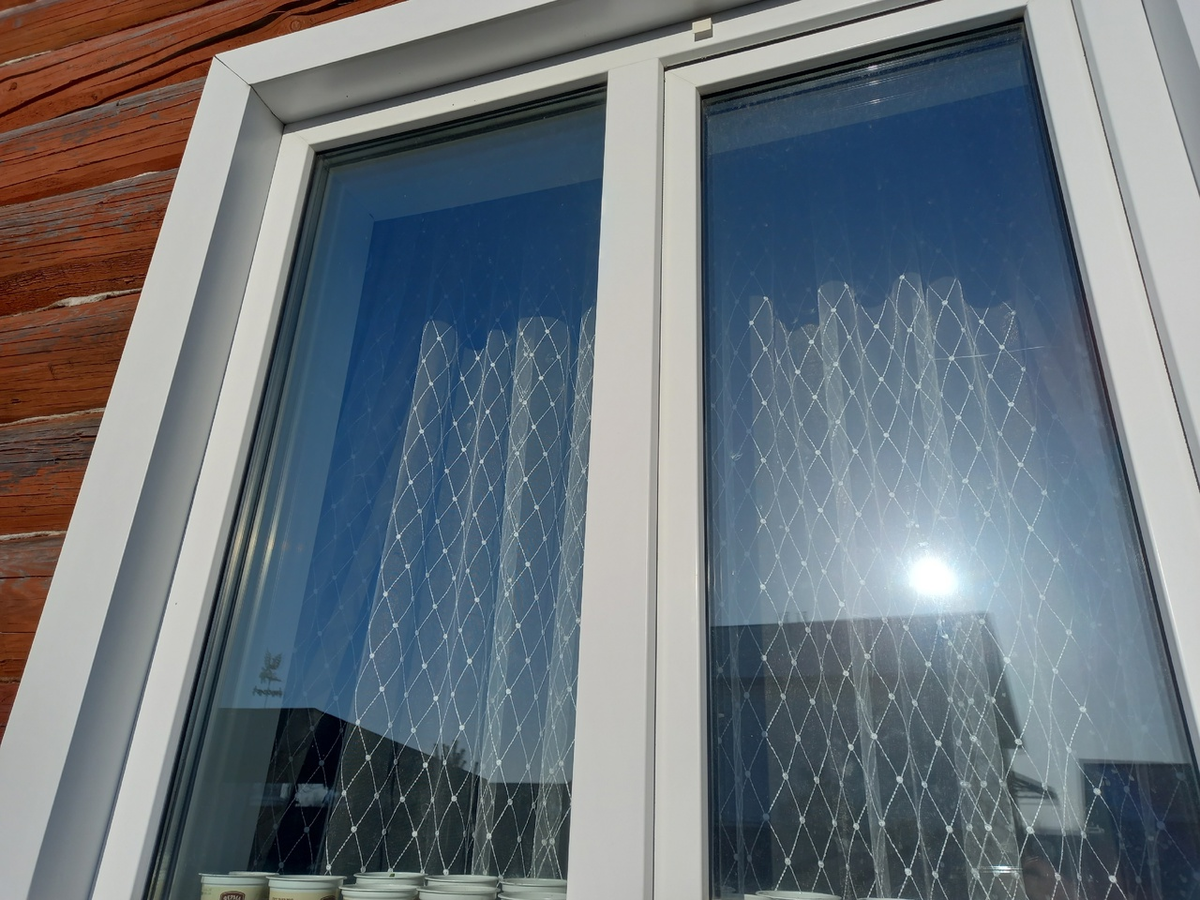 7 окон у нас на 1 этаже, 4 окна - на втором