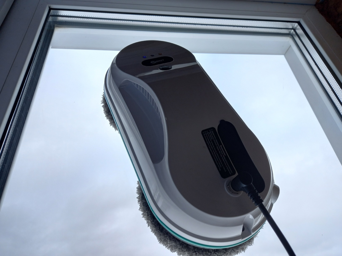 Наш трудяга за работой на 2 этаже