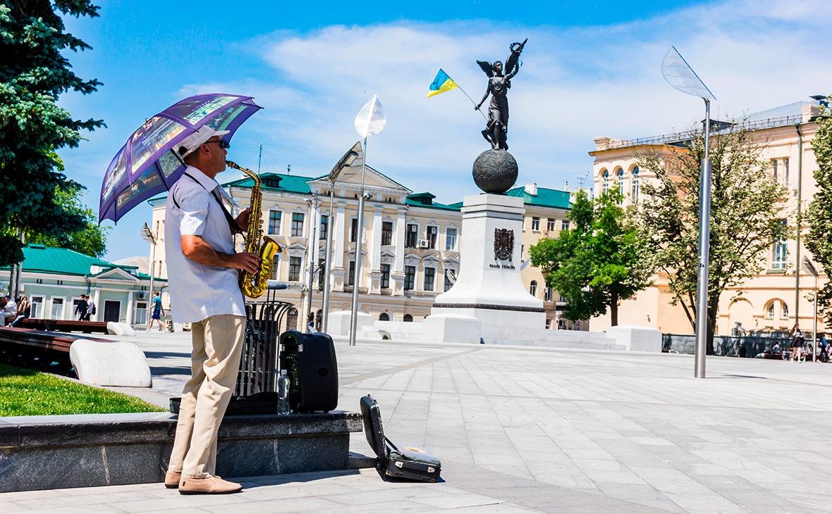 AlexAnton / Shutterstock📷Памятник Независимости в Харькове, Украина