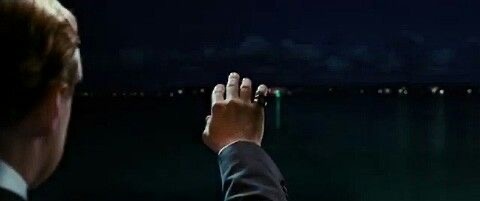  Он тянулся не к ней — а к своему отражению. Почему «любовь» Гэтсби была нарциссической иллюзией