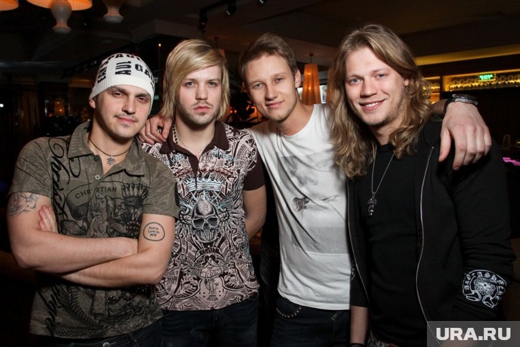    Корзин (второй справа) сообщил о смерти жены