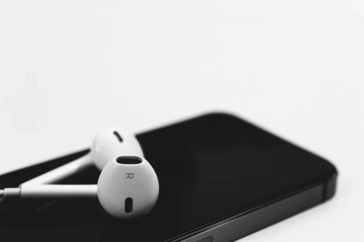    Песня российской группы Ay Yola возглавила топ Apple Music на Украине