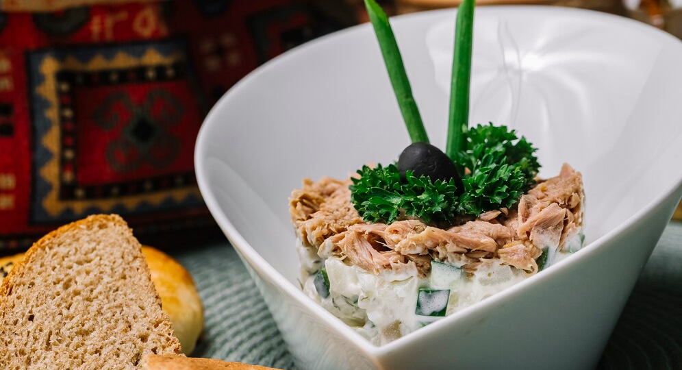 Семь ярких и вкусных салатов, прочно занявших место в наших меню. Без Оливье и Селедки под шубой