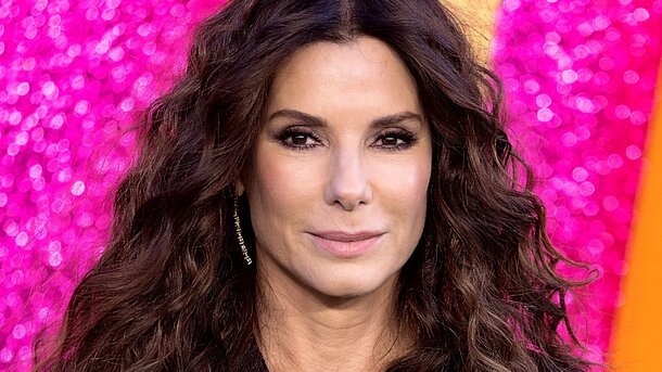 Садра Буллок; Я была дома одна, как внезапно увидела мужчину который проходил мимо моей спальни, я была в ужасе, потому что по всей территории дома были камеры наблюдения, как он их обошел?Садра Булок; Я была дома одна, как внезапно увидела мужчину который проходил мимо моей спальни, я была в ужасе, потому что по всей территории дома были камеры наблюдения, как он их обошел?


