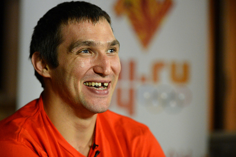    Уже почти 18 лет Александр Овечкин ходит с брутальной улыбкой. Фото:  РИА Новости/ Михаил Воскресенский