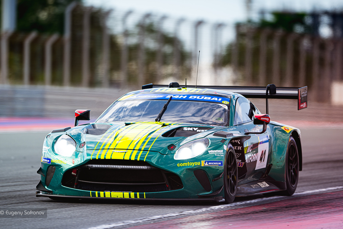 Вячеслав Гутак на гонке 24 часа Дубая 2025 года. Фото: Евгений Сафронов