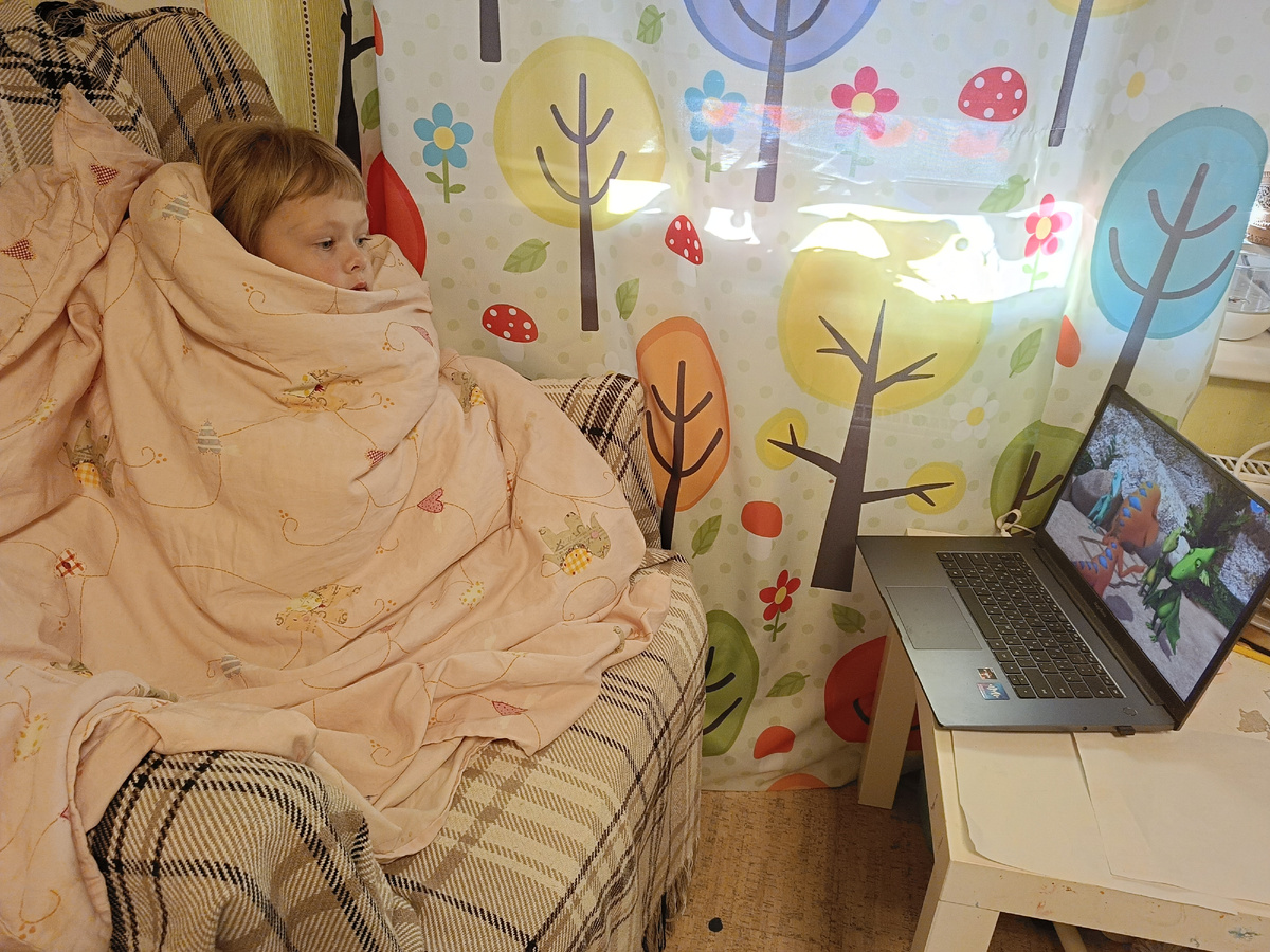 Утренний киносеанс. Мультики, конечно же, про динозавров