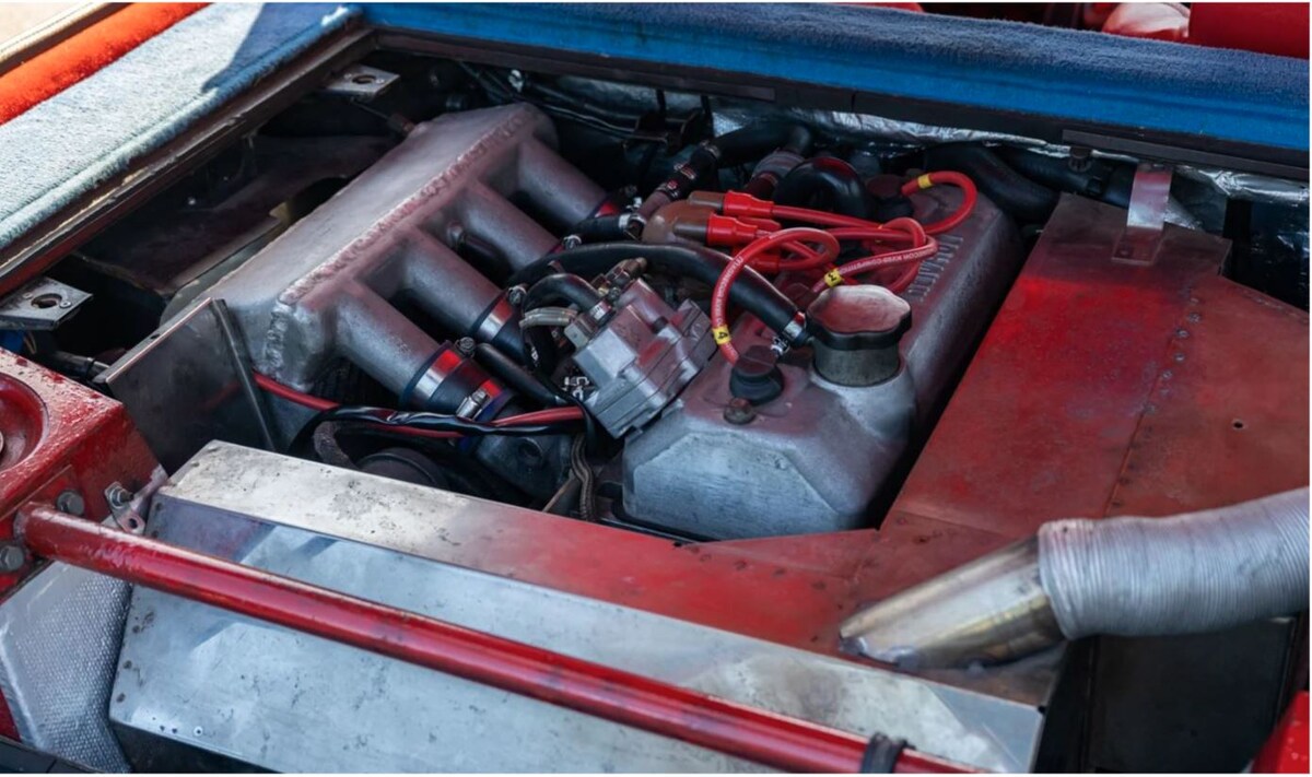 Моторный отсек R5 Turbo (фото с ресурса barnfinds.com)