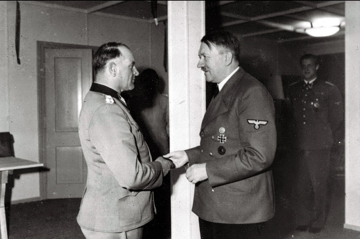 Гитлер и Дитрих