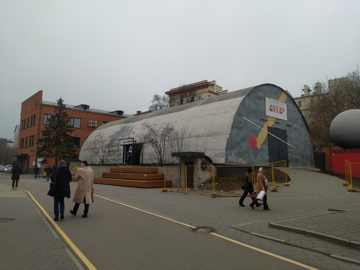 Ангар "Внутришоу" на "Хлебозаводе №9"