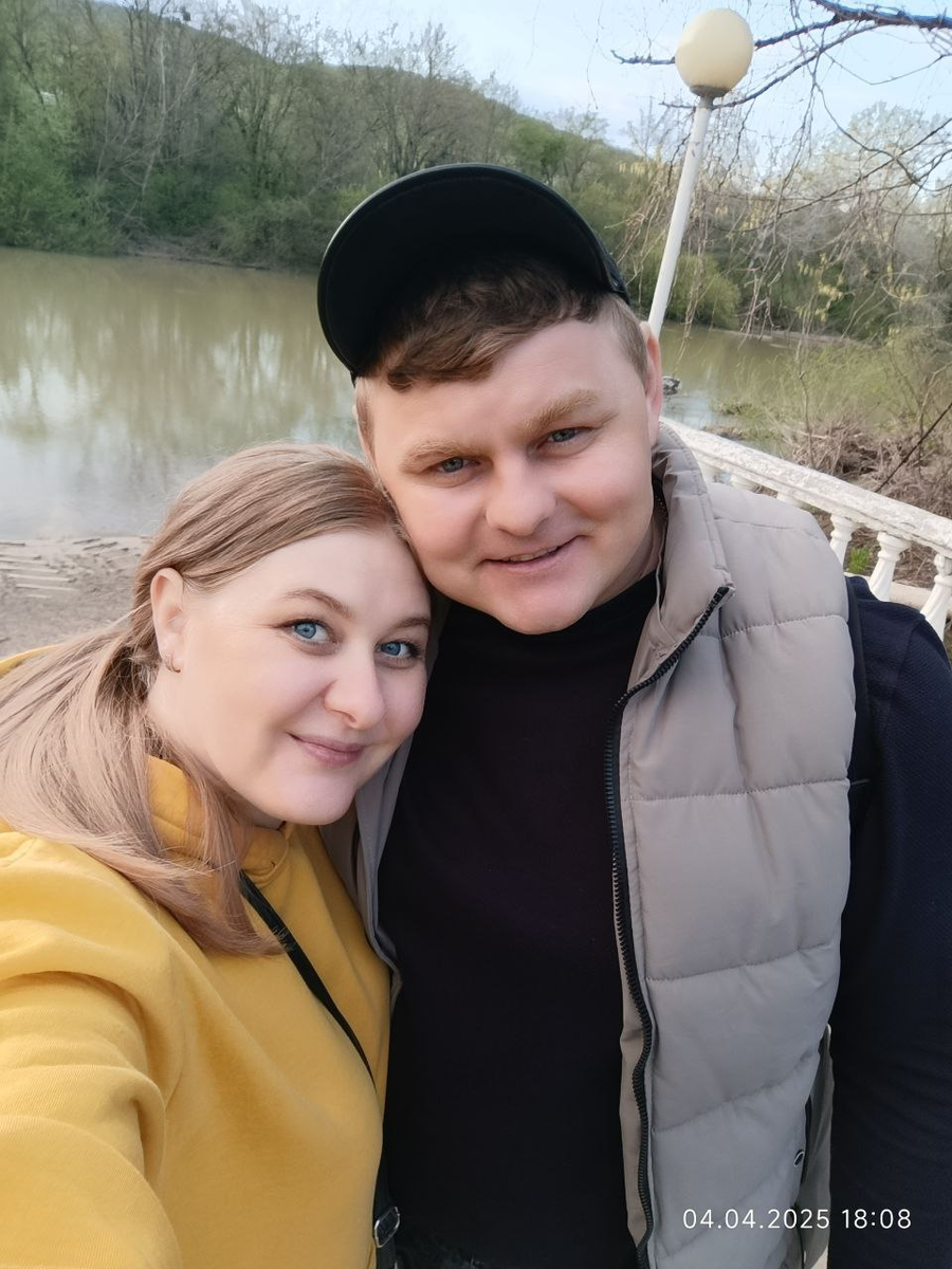 С любимым мужем Романом.