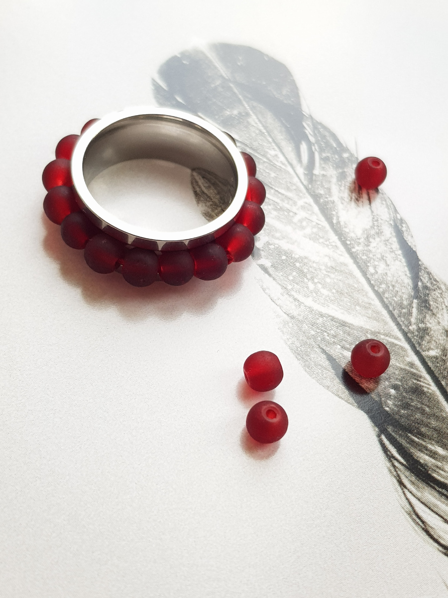 Кольцо с бусинами