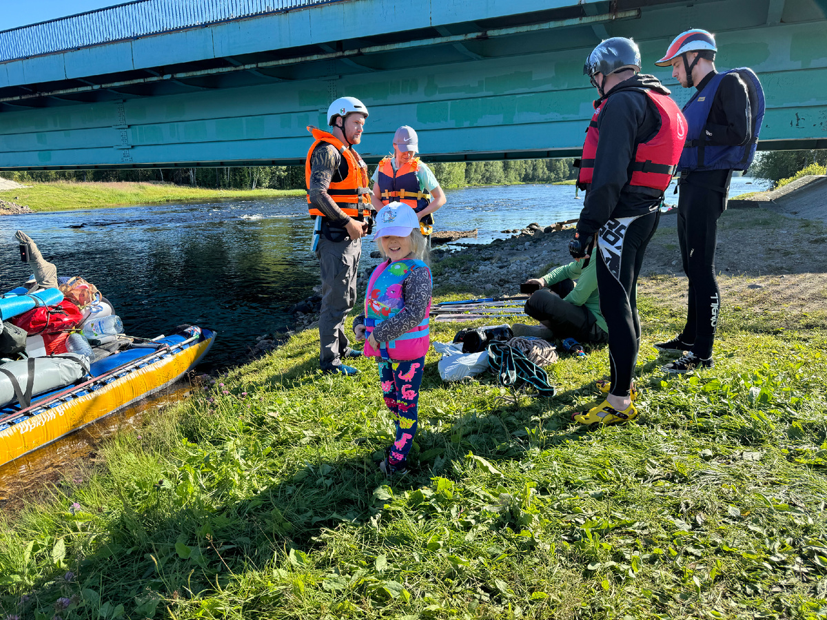 Ожидание своей очереди посадки на катамаран. Пока ещё в предвкушении и волнении...