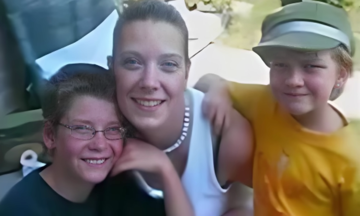 Фотография Тори и Даррена и их матери