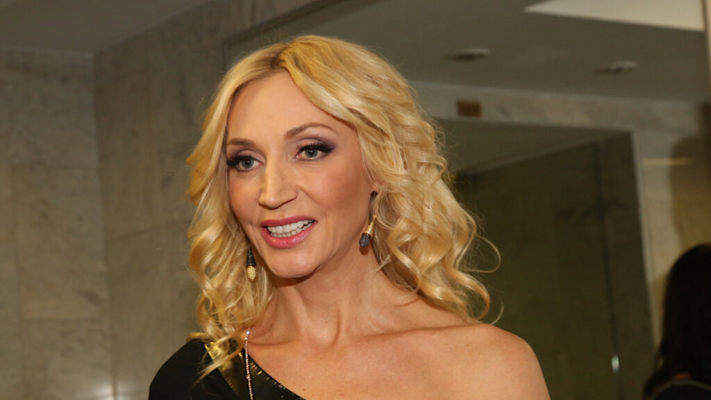 После переезда в Майами в 2022 году Кристина не появляется на сценах России.