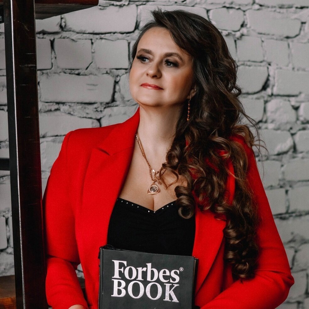 Скворцова Ирина Викторовна -  специалист в сфере недвижимости, действующий инвестор, брокер по инвестициям в недвижимость.