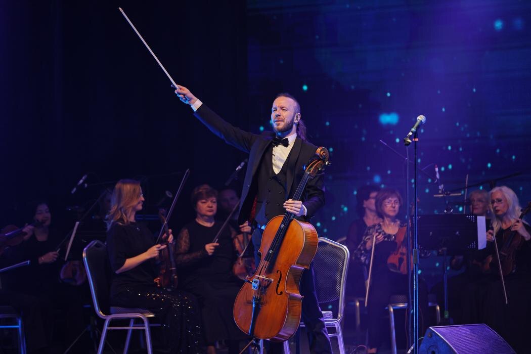 Мировые рок-хиты в исполнении виолончелей и симфонического оркестра в Пскове
Фото: Валерия Ковалёва / ПАИ