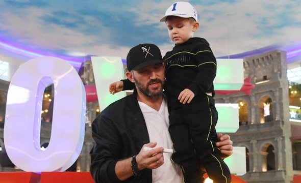    Александр Овечкин со старшим сыном Серёжей. Фото: Кирилл Каллиников / РИА Новости