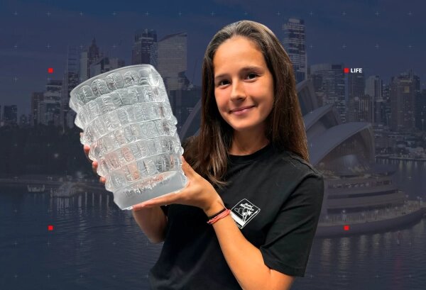 Дарья Касаткина теперь называет своей родиной Австралию. Обложка © Коллаж © Life.ru, фото © Instagram (признан экстремистской организацией и запрещён на территории Российской Федерации) / kasatkina, © Shutterstock / FOTODM / Nate Hovee