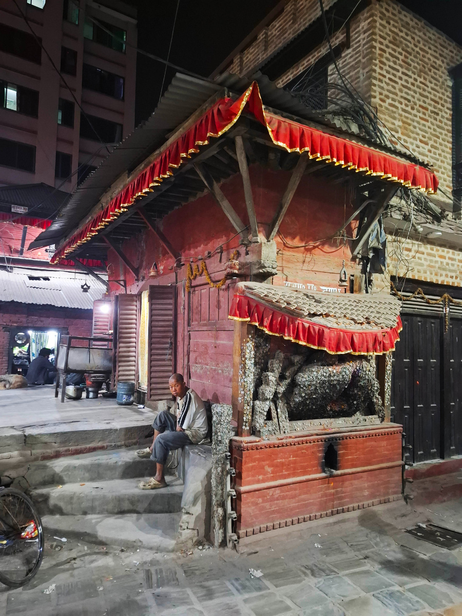 Алтарь богини Вайша Деви. Фото автора.