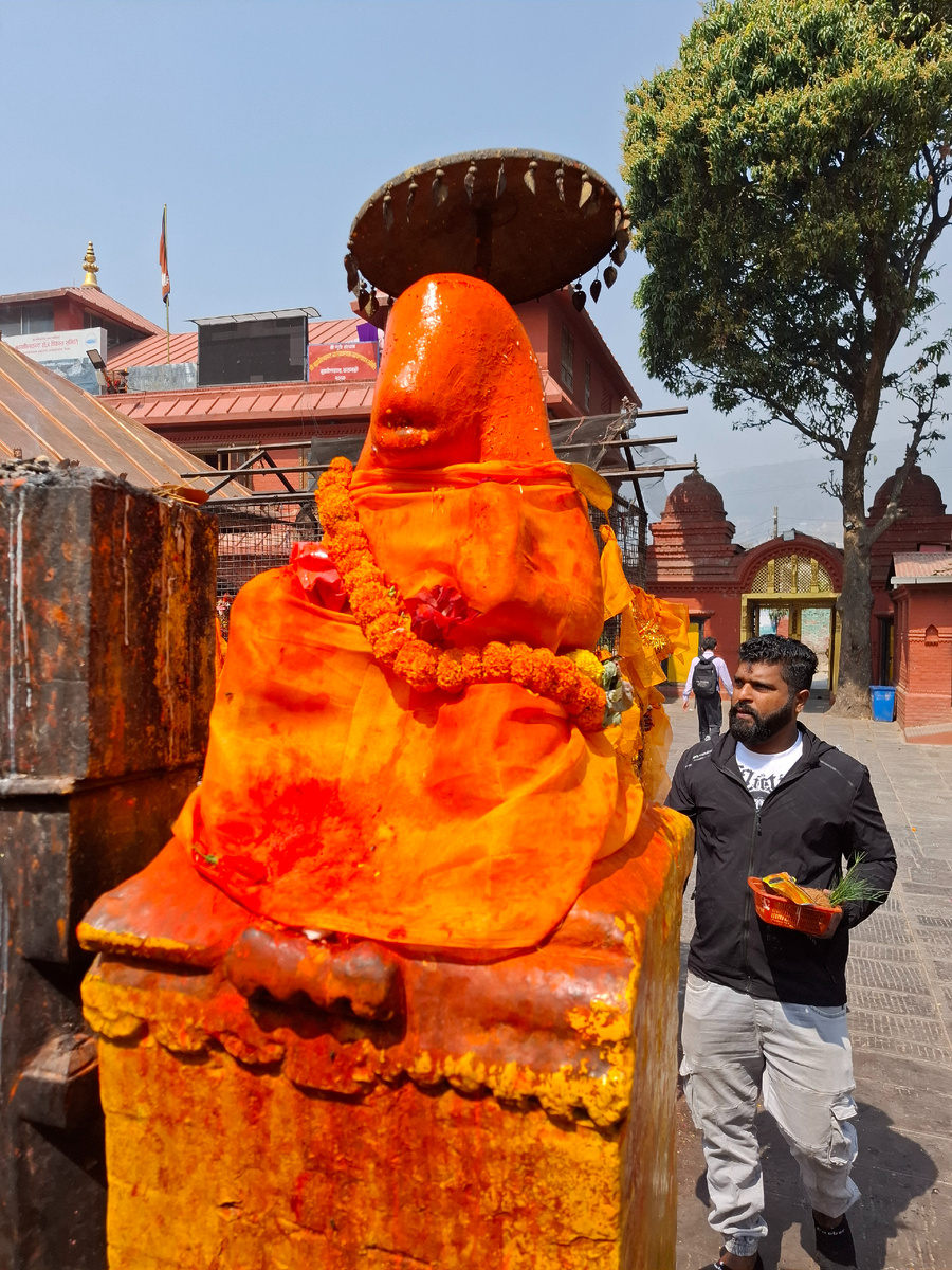 Статуя Ханумана в храме Буданилкантха (окраина Катманду), про него обязательно будет отдельная статья. 