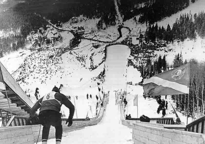 Прыжки с 70-метрового трамплина на турбазе «Горный воздух».