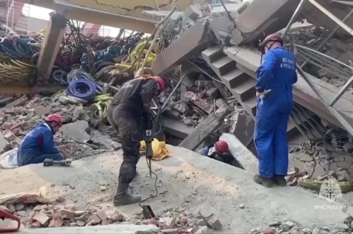    Королева красоты погибла при землетрясении, пытаясь спасти ребенка в Мьянме