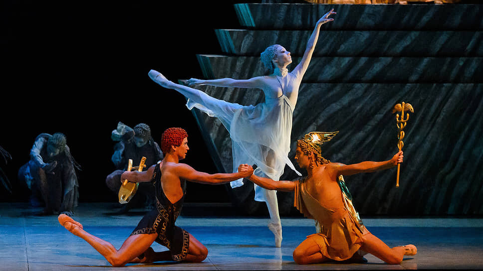 Архаическая декоративность «Орфея» возвращает зрителя к европейскому балетному театру 90-летней давности.📷Фото: Никита Чунтомов / Пермский театр оперы и балета