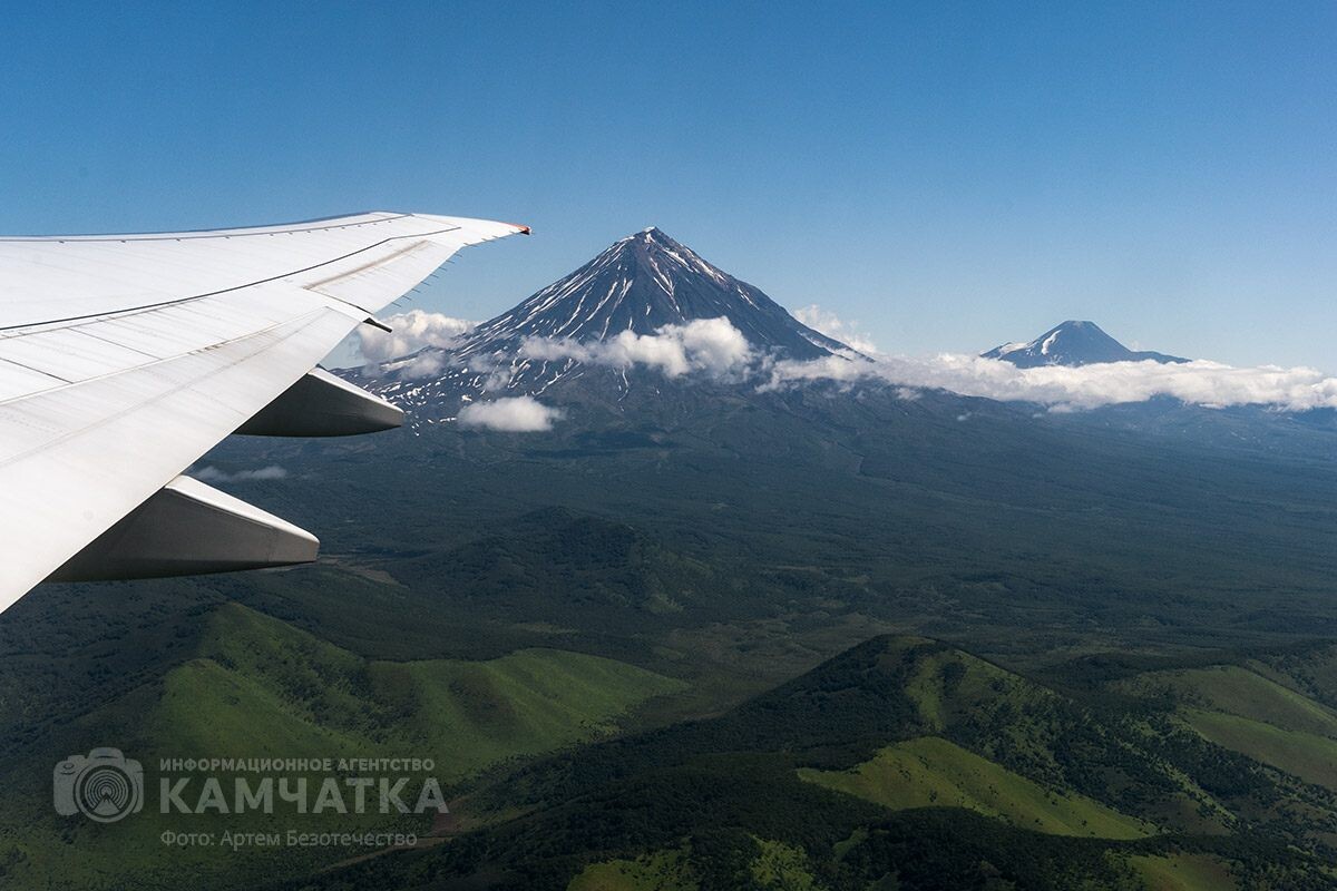 Фото: Домашние вулканы, вид с самолёта / Артем Безотечество / ИА «Камчатка»