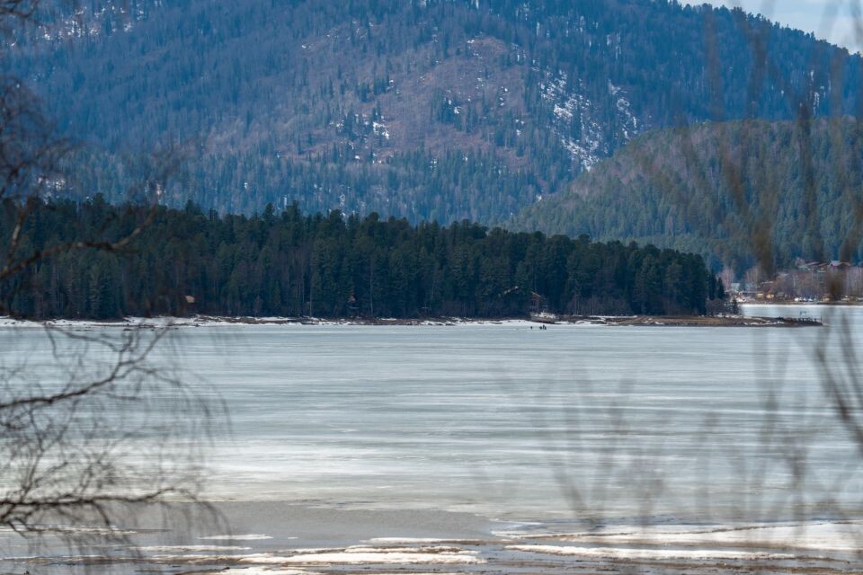    Телецкое озеро и его окрестности. Апрель 2025 года . Источник: Андрей Сороко/"Толк"