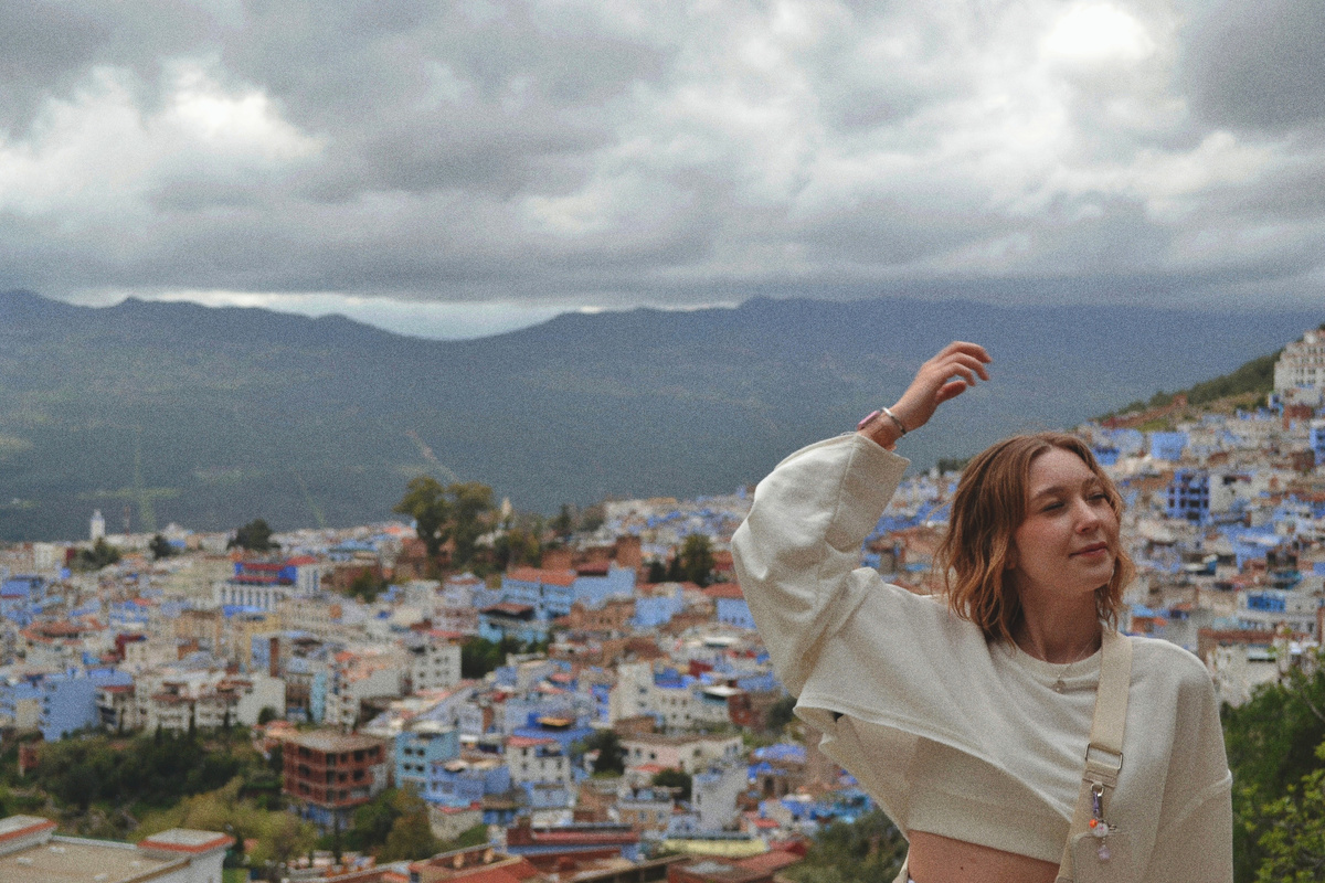   Я на фоне панорамы города.