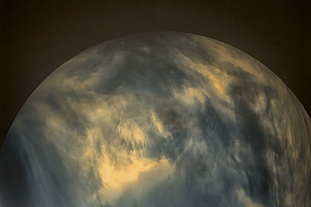 Ночная сторона Венеры, запечатленная орбитальным аппаратом JAXA «Акацуки» / © ISAS/JAXA